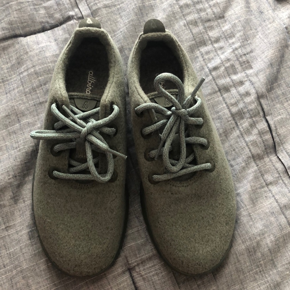 Women’s allbirds tennis shoes